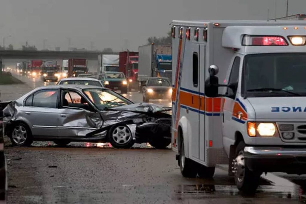 WAYS TO AVOID CAR ACCIDENTS AND THE IMMEDIATE MEASURES